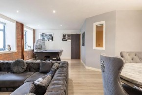 2 bed apartment with pool table